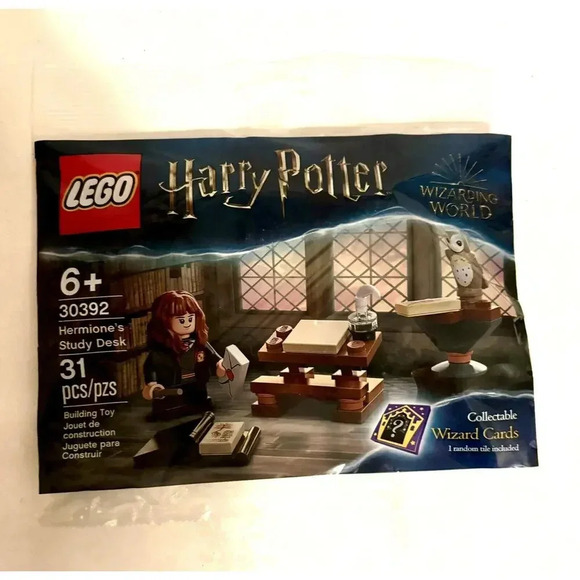 LEGO Harry Potter: Hermione's Study Desk (30392) - Picture 1 of 2